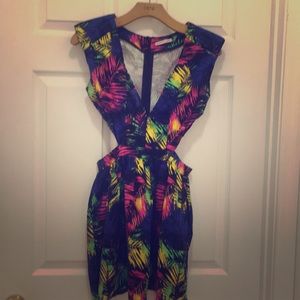 Side cut out bright dress